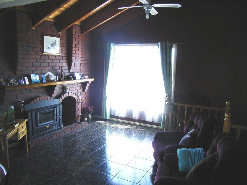 50 Benaroon Dve, Lalor VIC 3075