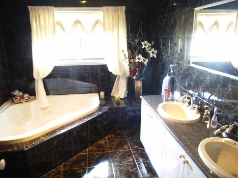 50 Benaroon Dve, Lalor VIC 3075