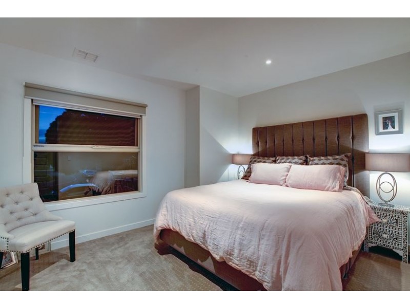 2/30 Prince Andrew Avenue, Lalor VIC 3075