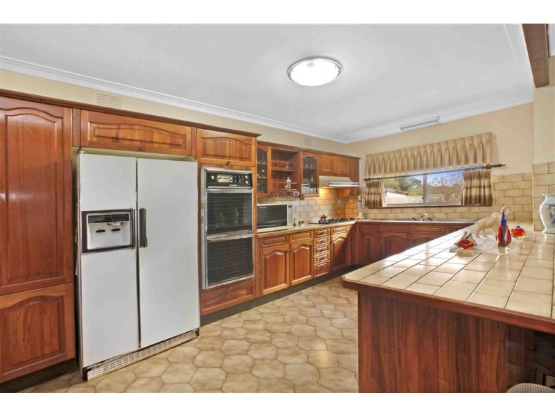 8 Deakin Avenue, Lalor VIC 3075