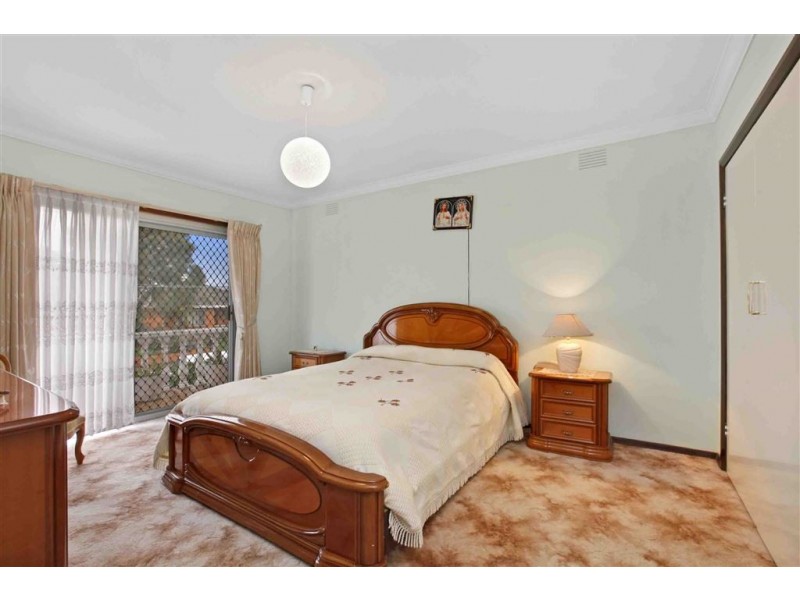 8 Deakin Avenue, Lalor VIC 3075