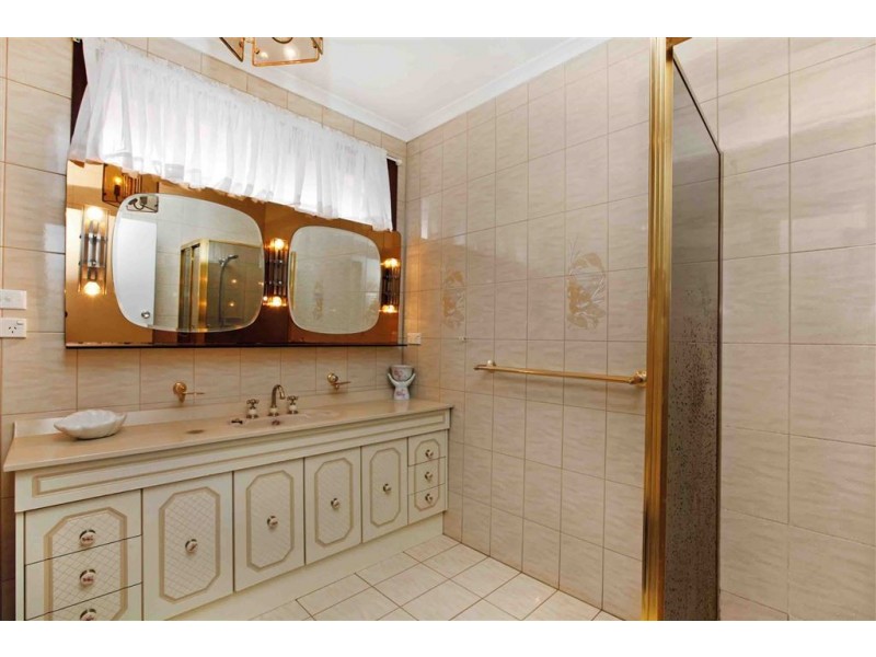 8 Deakin Avenue, Lalor VIC 3075