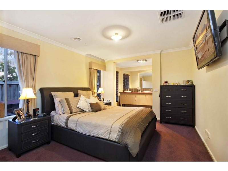 8 Nardoo Street, South Morang VIC 3752