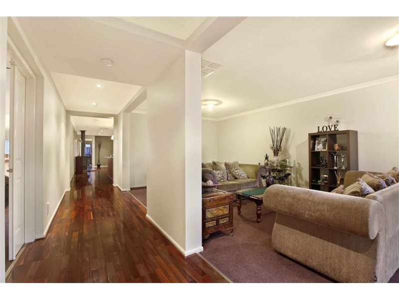 8 Nardoo Street, South Morang VIC 3752