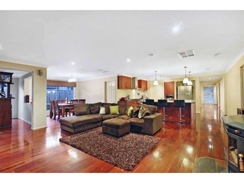 8 Nardoo Street, South Morang VIC 3752