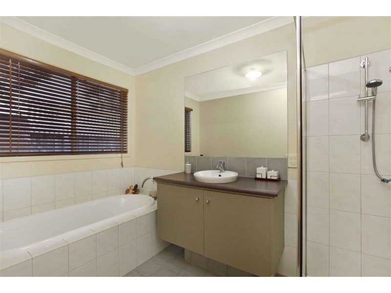 8 Nardoo Street, South Morang VIC 3752