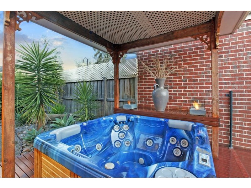 8 Nardoo Street, South Morang VIC 3752