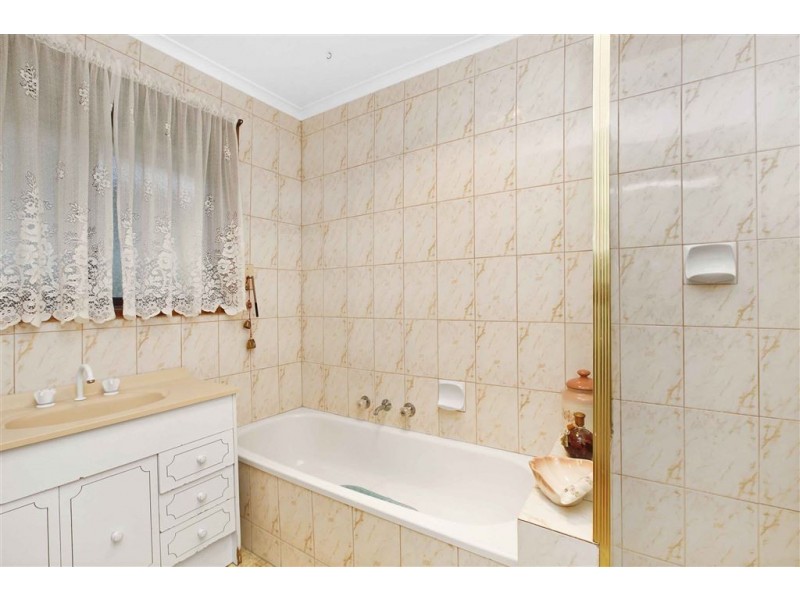 82 Rosemary Drive, Lalor VIC 3075