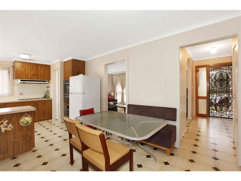 15 Gunsynd Close, Thomastown VIC 3074