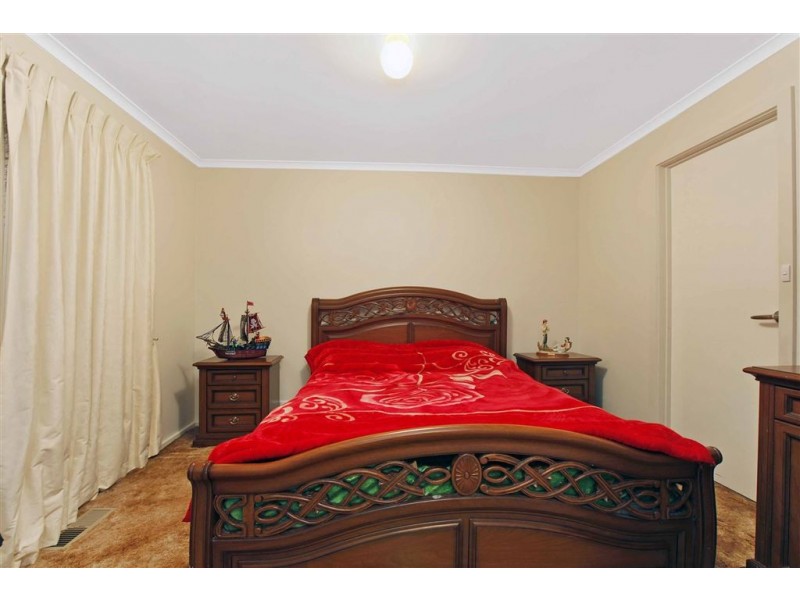 15 Gunsynd Close, Thomastown VIC 3074