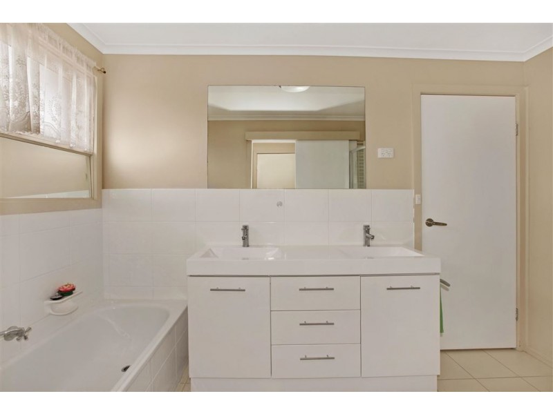 15 Gunsynd Close, Thomastown VIC 3074