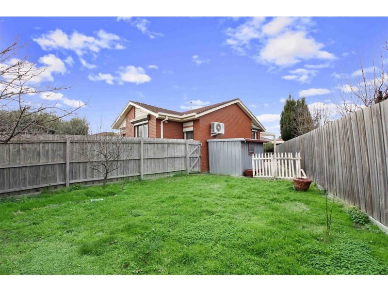 15 Gunsynd Close, Thomastown VIC 3074