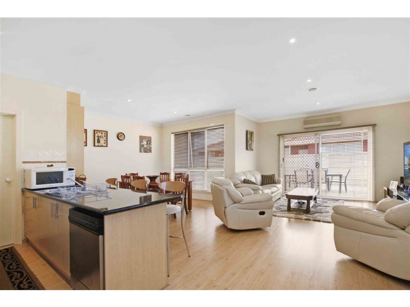 2D Byfield Street, Reservoir VIC 3073