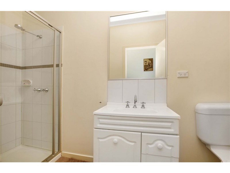 2D Byfield Street, Reservoir VIC 3073