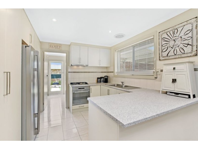 12 Nancye Drive, Lalor VIC 3075