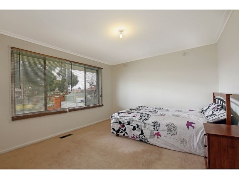 11 Vanessa Avenue, Lalor VIC 3075