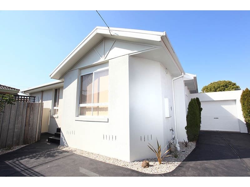 2/112 Mount View Road, Lalor VIC 3075