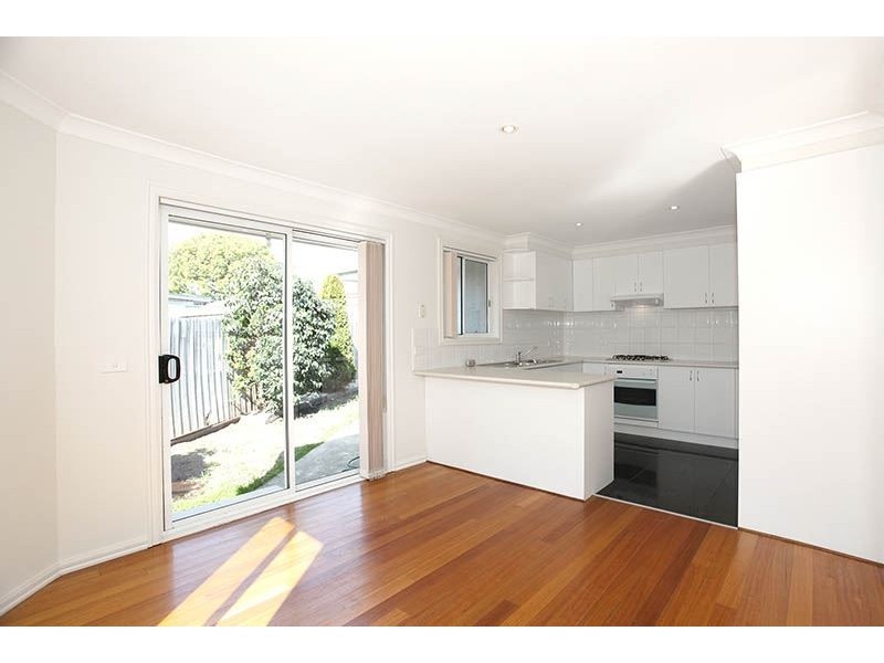 2/112 Mount View Road, Lalor VIC 3075