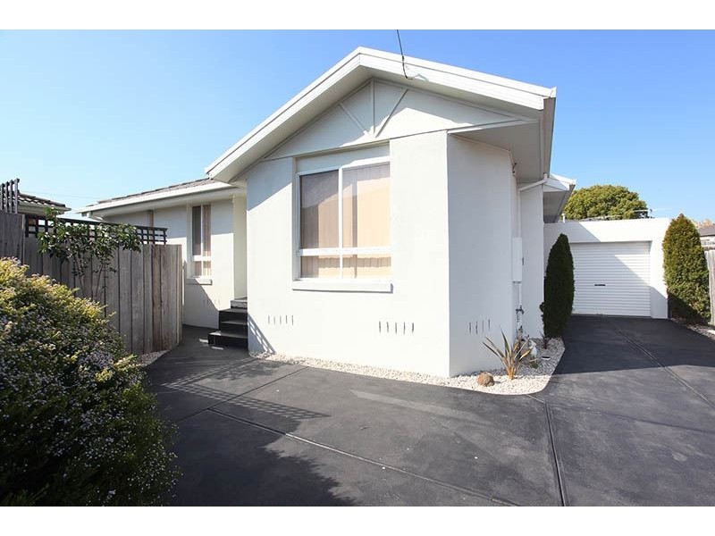 2/112 Mount View Road, Lalor VIC 3075