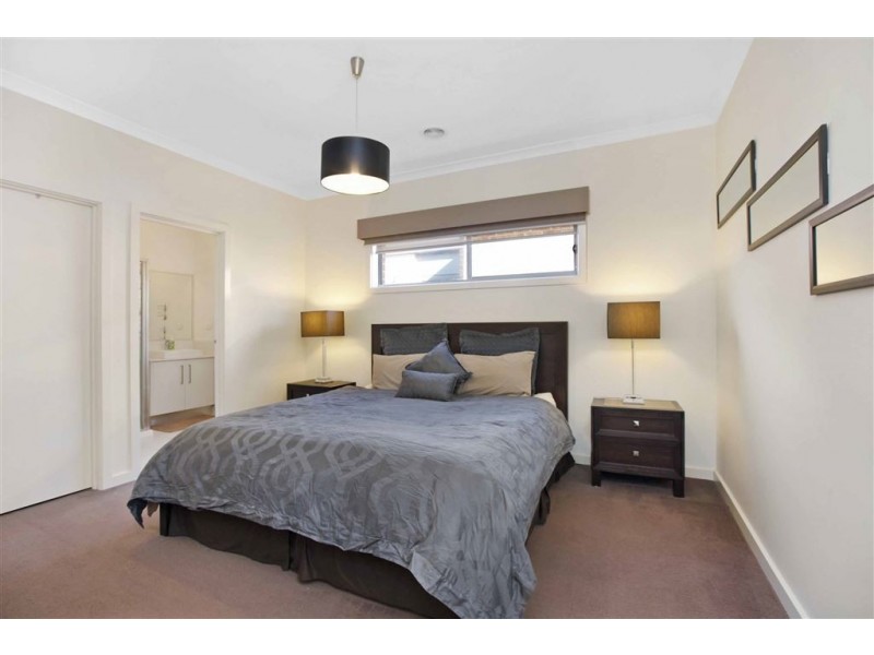 22 Donnelley Circuit, South Morang VIC 3752