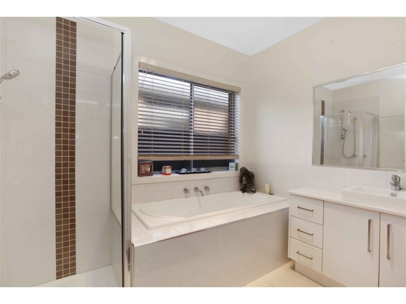 22 Donnelley Circuit, South Morang VIC 3752