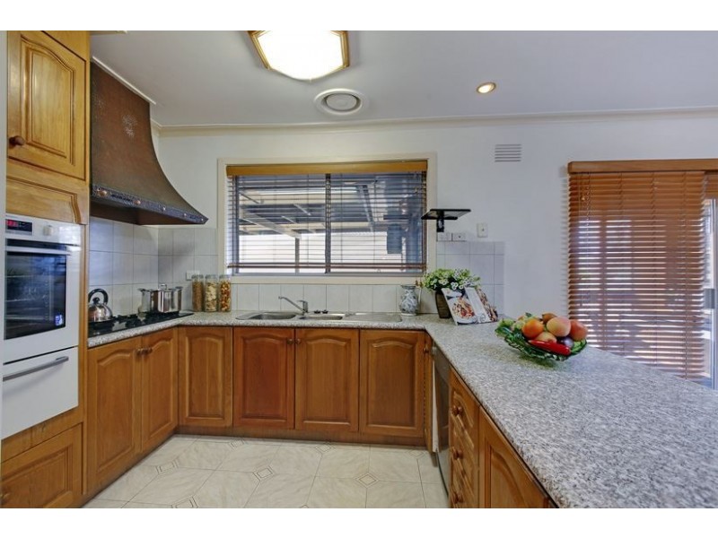 5 McPhee Court, Thomastown VIC 3074