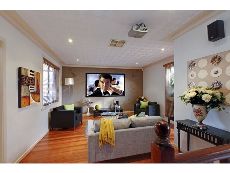 5 McPhee Court, Thomastown VIC 3074