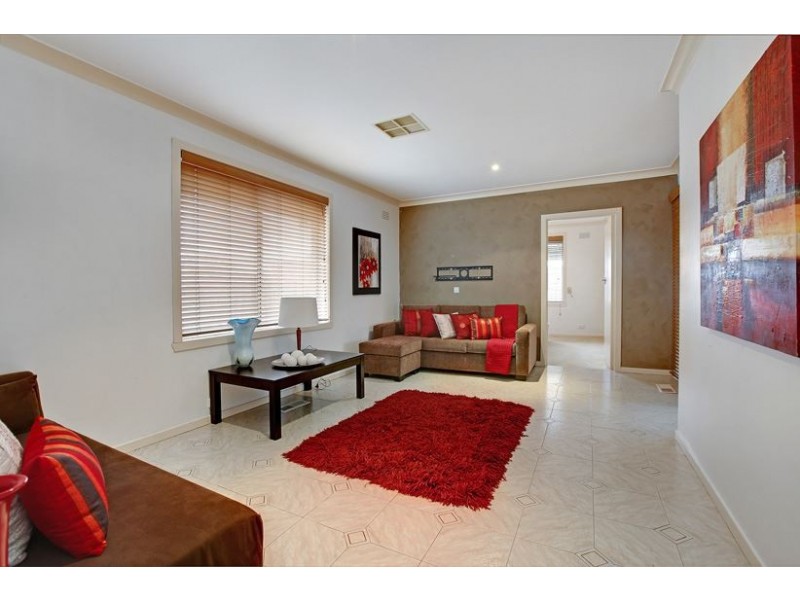 5 McPhee Court, Thomastown VIC 3074