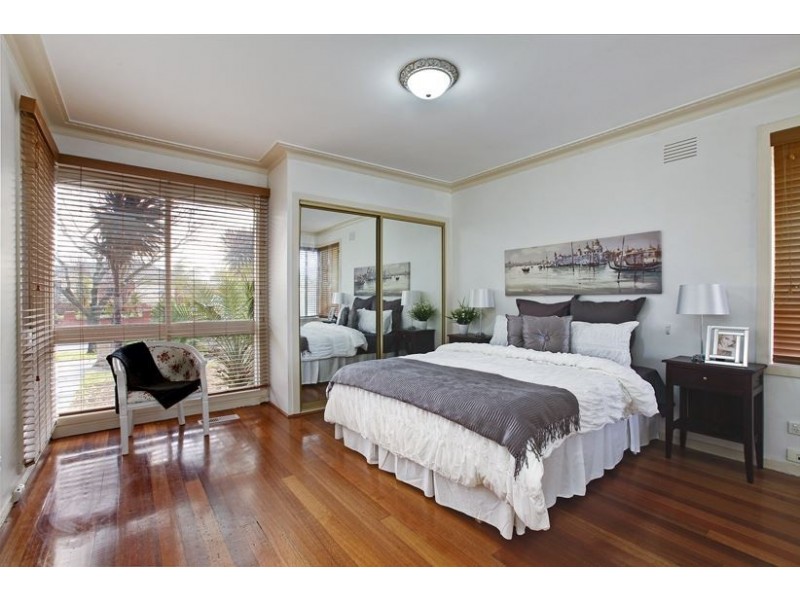 5 McPhee Court, Thomastown VIC 3074