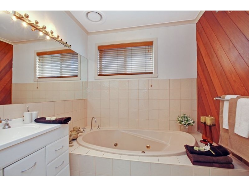 5 McPhee Court, Thomastown VIC 3074