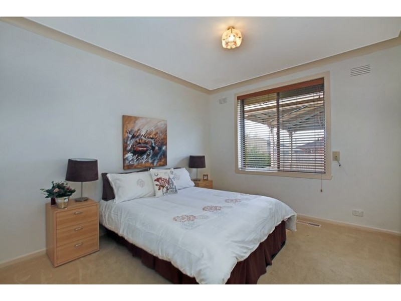 5 McPhee Court, Thomastown VIC 3074