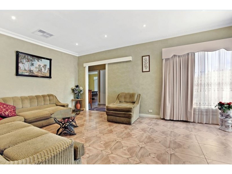 8 Rosemary Drive, Lalor VIC 3075