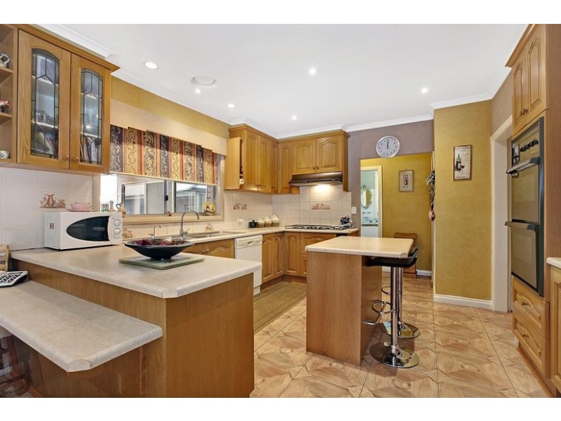 8 Rosemary Drive, Lalor VIC 3075