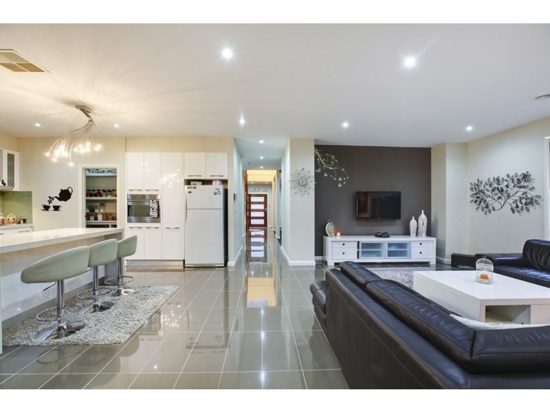 12 Dunmore Street, Lalor VIC 3075