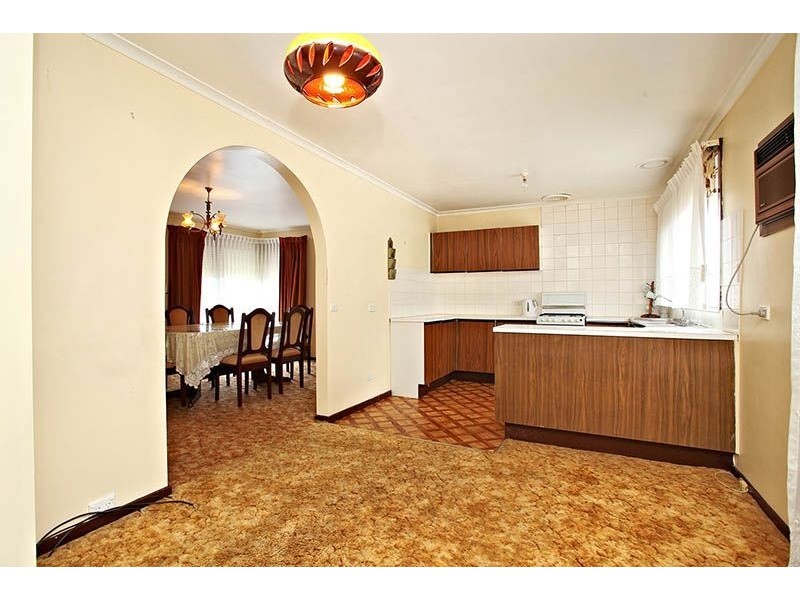 17 Bendigo Crescent, Thomastown VIC 3074