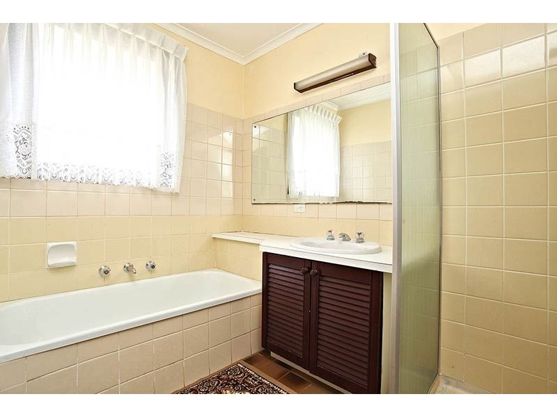 17 Bendigo Crescent, Thomastown VIC 3074