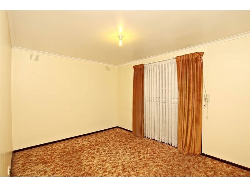 17 Bendigo Crescent, Thomastown VIC 3074