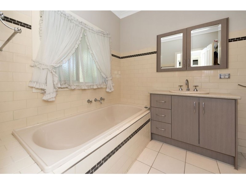 8 West Court, Lalor VIC 3075