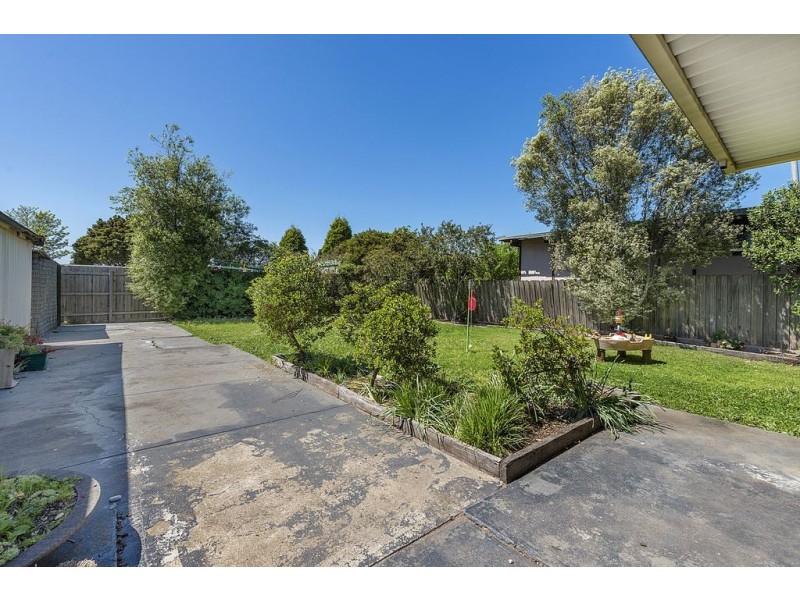 8 West Court, Lalor VIC 3075