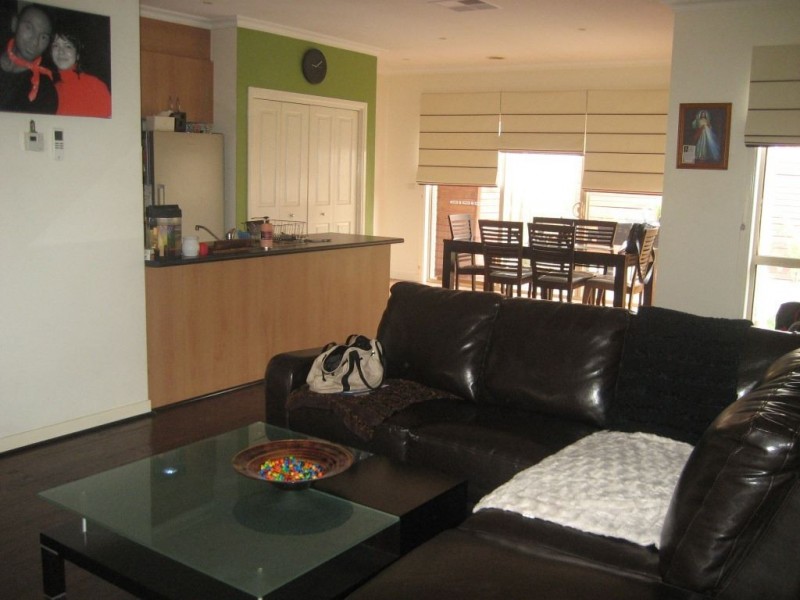 73 Lincoln Drive, Thomastown VIC 3074