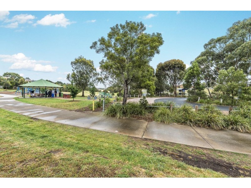 3/4 Shankland Boulevard, Meadow Heights VIC 3048