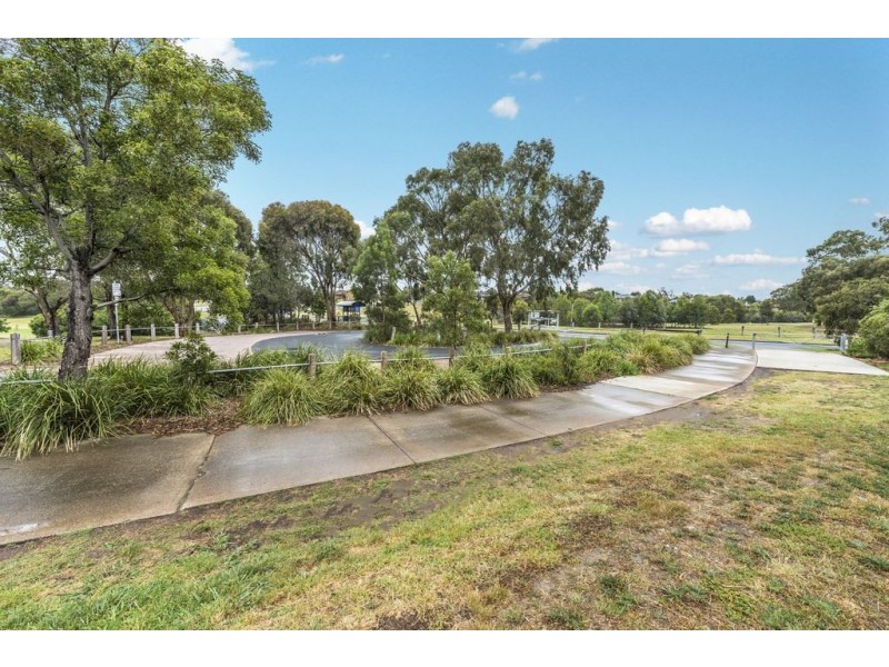 3/4 Shankland Boulevard, Meadow Heights VIC 3048