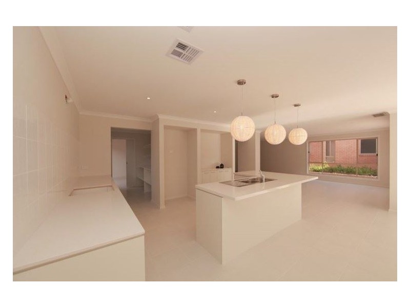 10 Jellis Avenue, South Morang VIC 3752