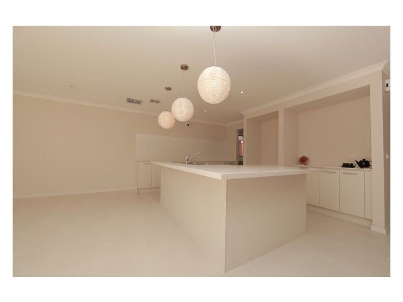 10 Jellis Avenue, South Morang VIC 3752