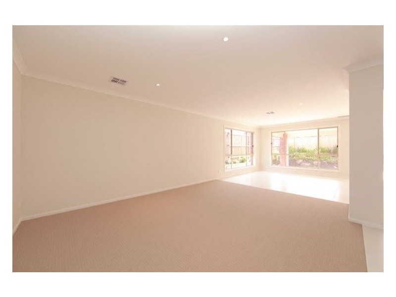 10 Jellis Avenue, South Morang VIC 3752