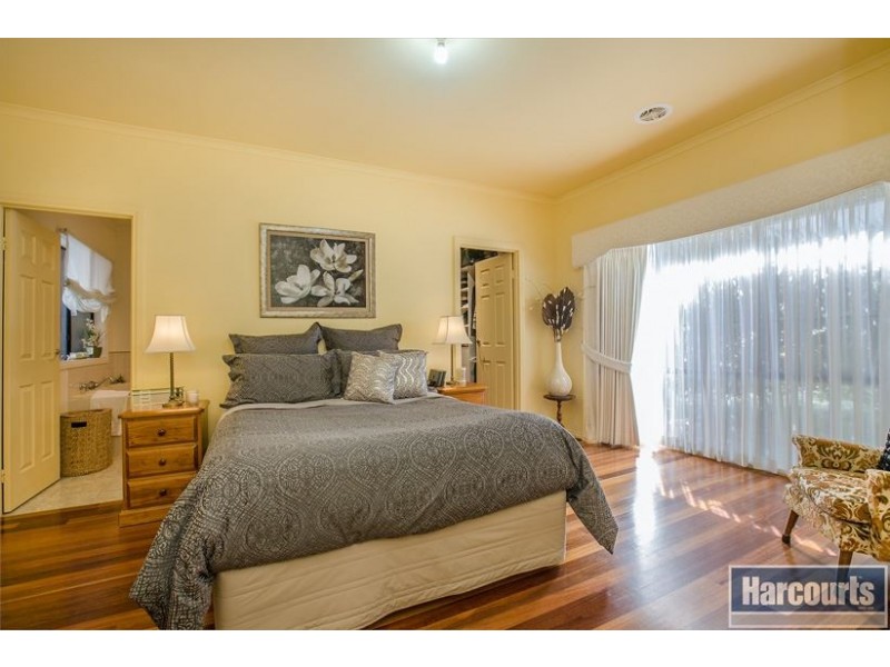 4 Valley View Court, South Morang VIC 3752