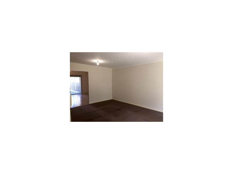 8 Benuad Place, Epping VIC 3076