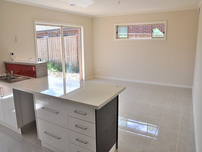 8 Gunghalin Drive, Doreen VIC 3754