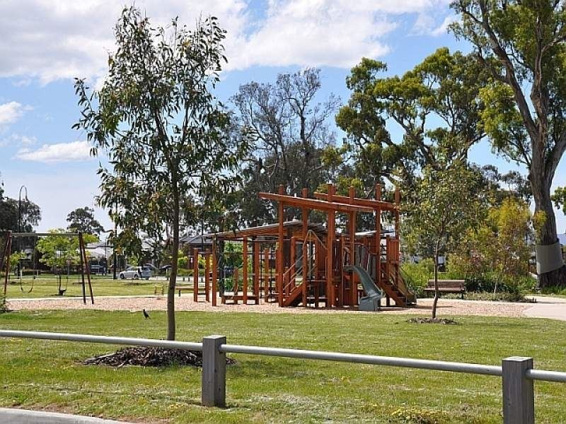 8 Gunghalin Drive, Doreen VIC 3754