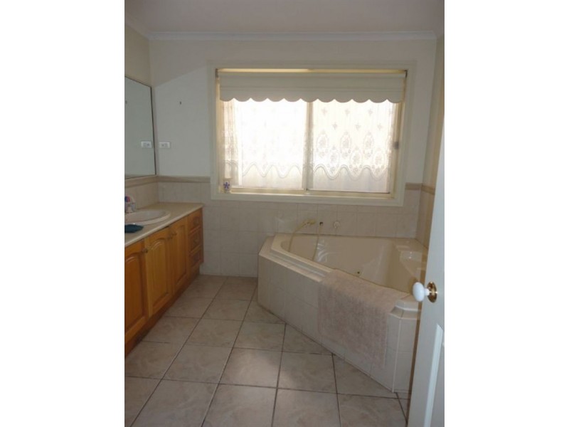 16 Woodfull Way, Epping VIC 3076